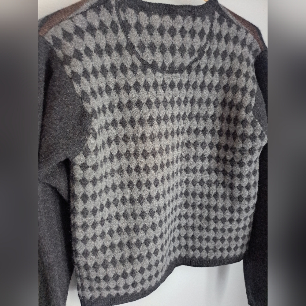 Robert Graham Gray and Black Patterned Crewneck Sweater - Picture 5 of 6